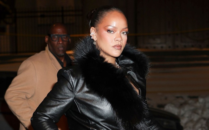 Rihanna faz história e se torna 1ª mulher a superar 200 milhões de ...