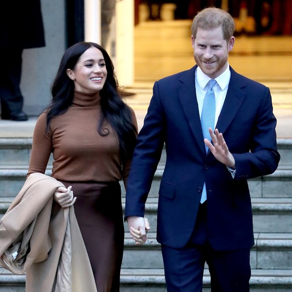 Príncipe Harry e Meghan Markle declaram que deixarão função de 'membros sêniores' da família real (Foto: Getty Images) — Foto: Glamour