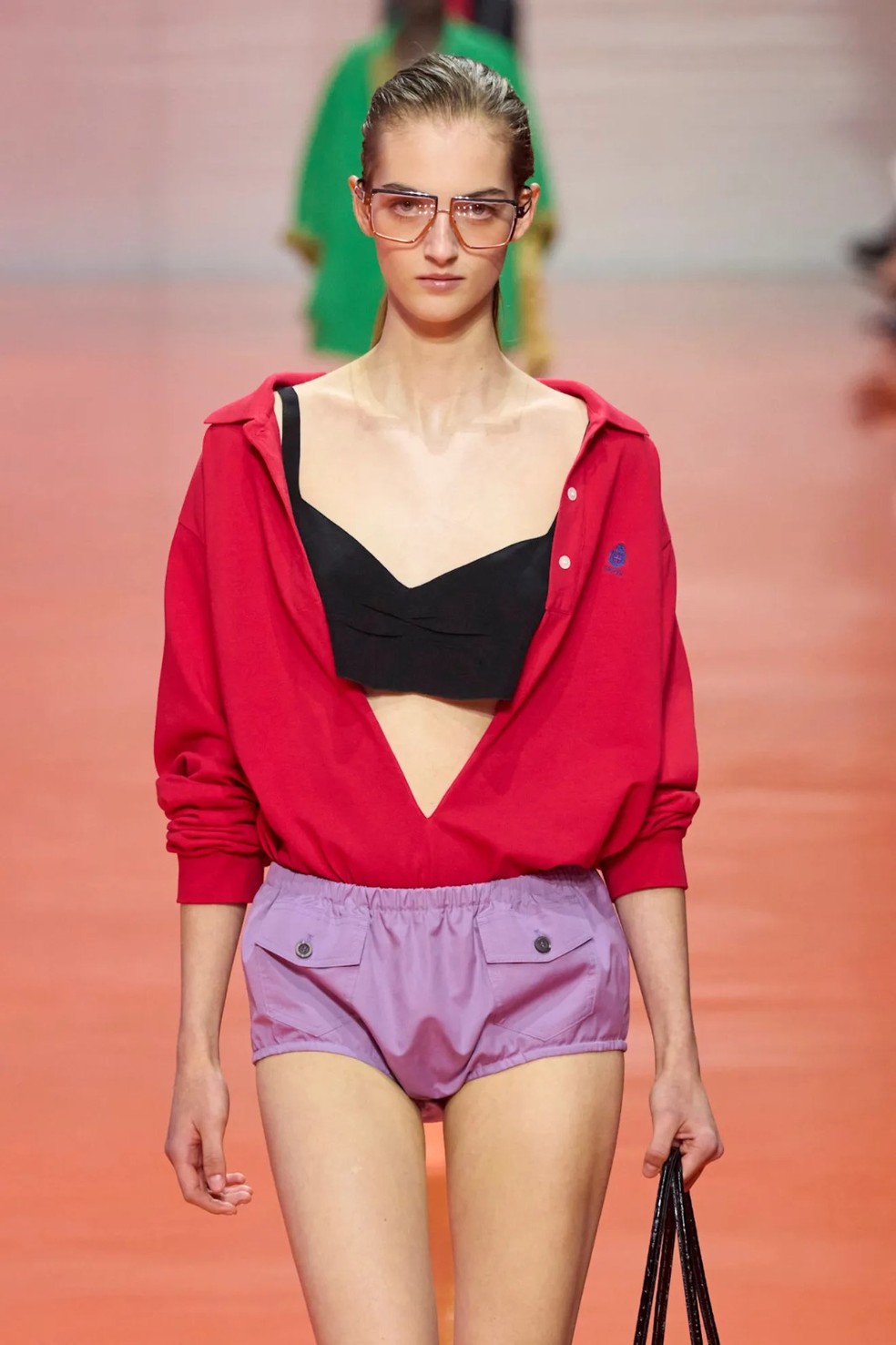 Microshorts balloon: saiba como usar uma das promessas fashion do verão europeu — Foto: Getty Images