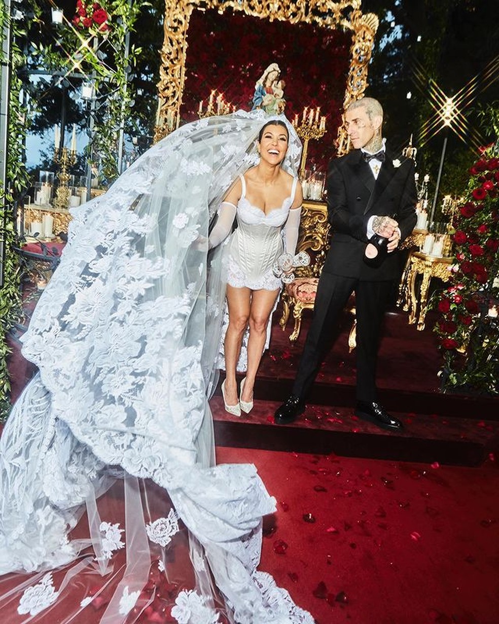 Kourtney Kardashian e Travis Barker — Foto: Ellen von Unwerth