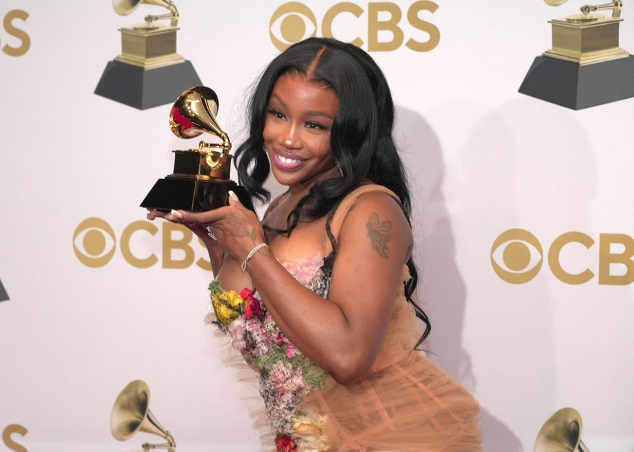 Grammy 2024 exalta produção feminina na lista de indicados