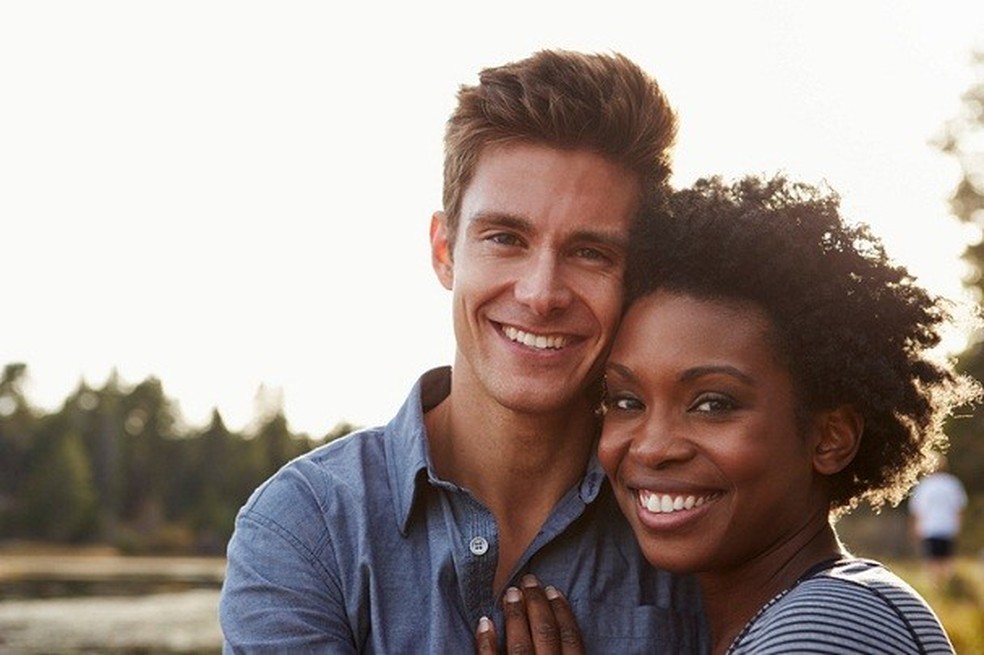 Relacionamento inter-racial ainda é um problema no Brasil?