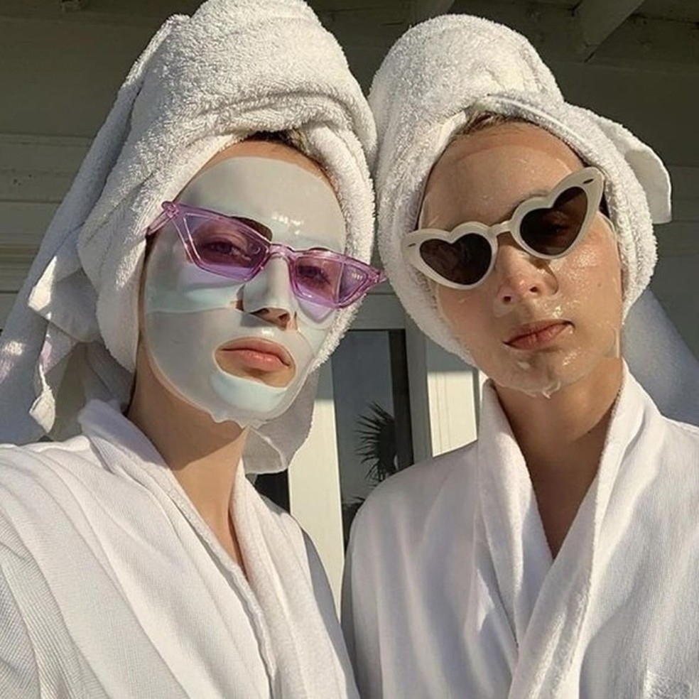 O peeling químico deve ser realizado apenas por dermatologistas e profissionais de estética capacitados (Foto: Instagram/Reprodução) — Foto: Glamour