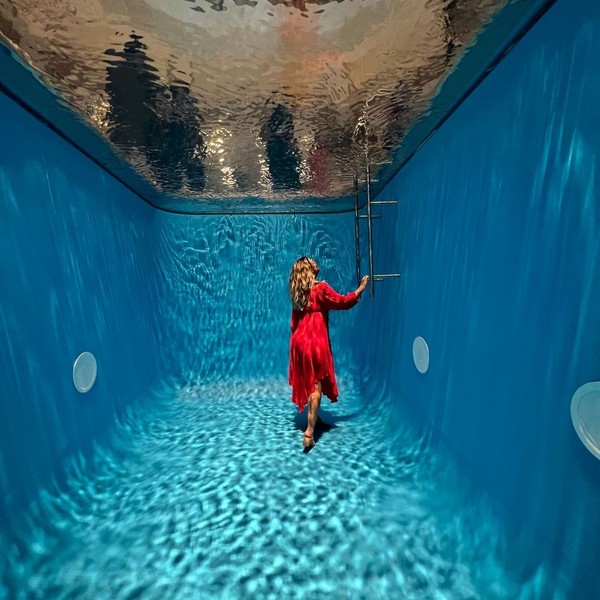 Esta piscina não tem água, tem 360 mil bolas!