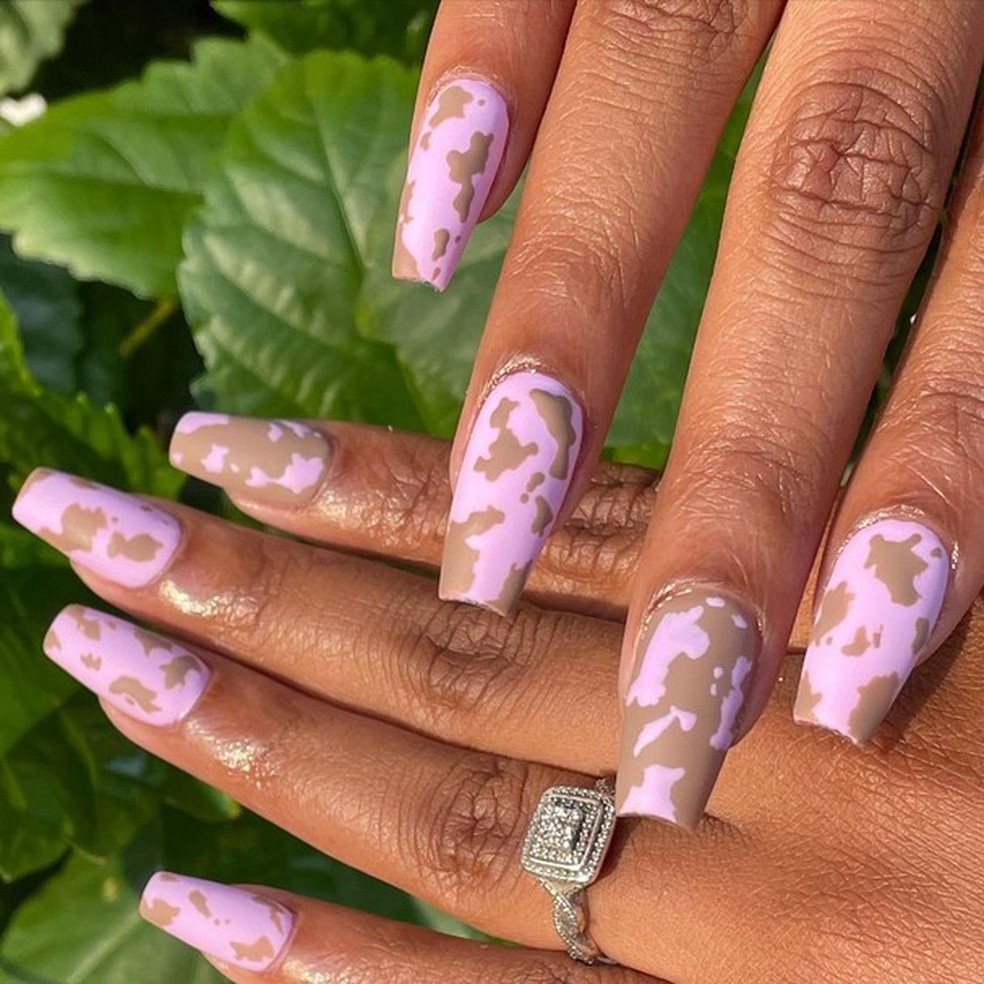23 inspirações de unhas de vaquinha (Foto: Reprodução/ Instagram @lilyisobsessedwithnails) — Foto: Glamour