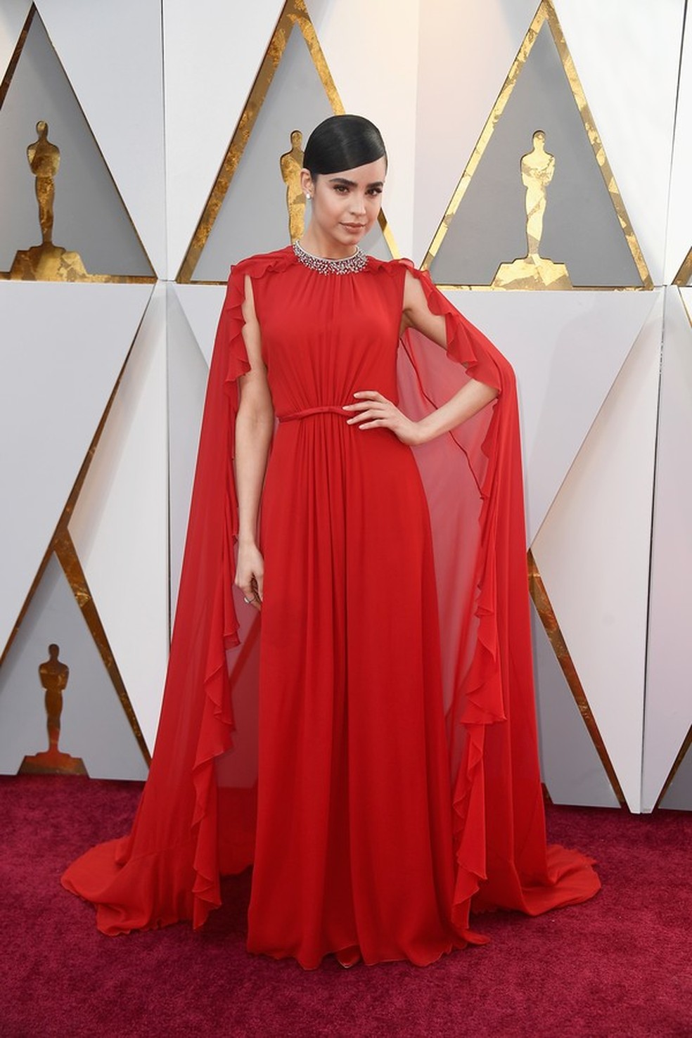 A atriz Sofia Carson veste Giambattista Valli (Foto: Getty Images) — Foto: Glamour