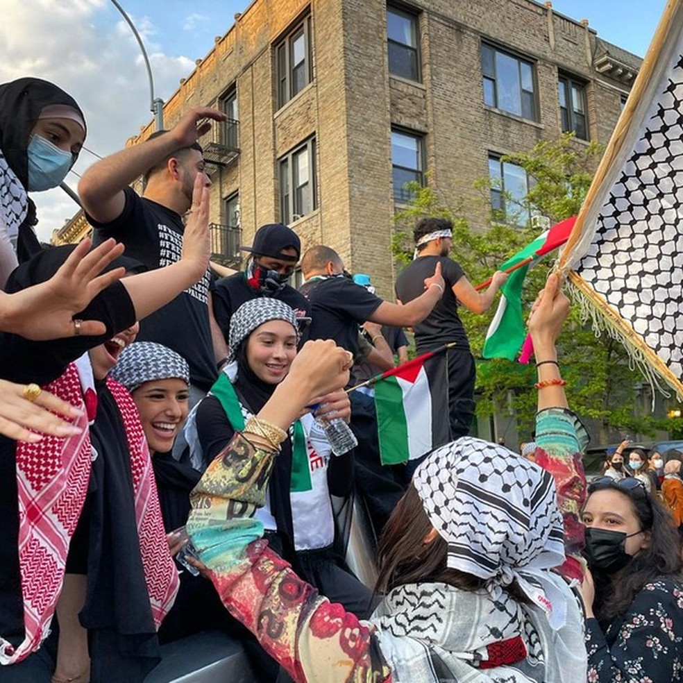 Bella Hadid participa de marcha em prol da Palestina, em NY (Foto: Reprodução Instagram) — Foto: Glamour