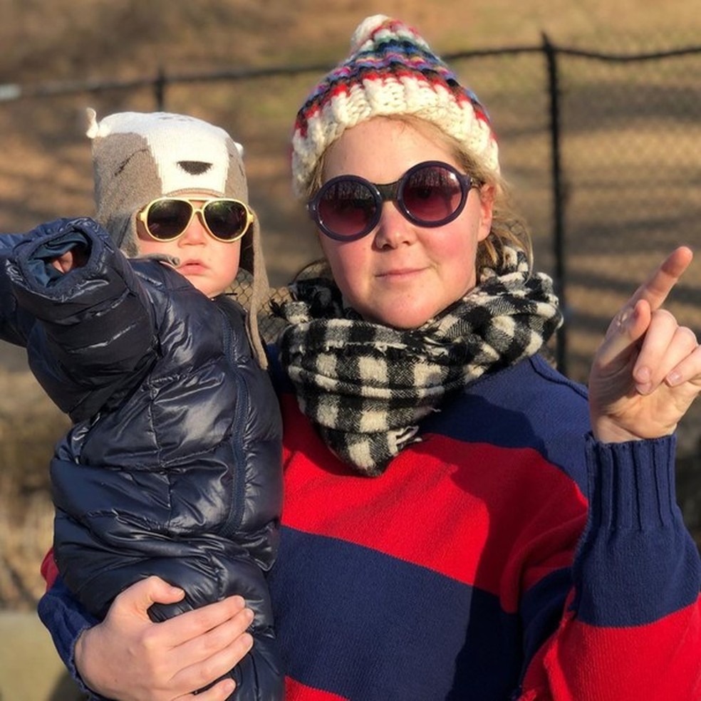 Amy Schumer e filho (Foto: Reprodução / Instagram) — Foto: Glamour