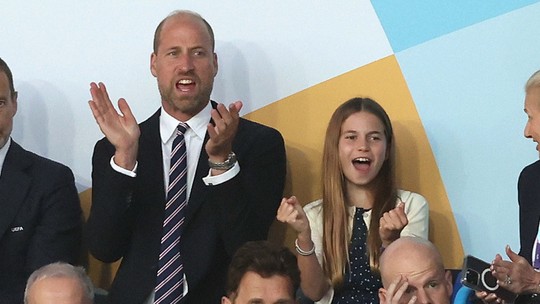 Princesa Charlotte e príncipe William comemoram vitória da Inglaterra e encantam com momento em família no campo
