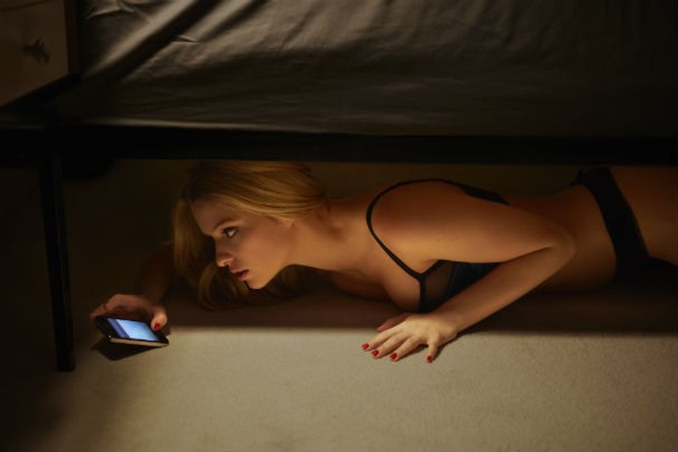 Com nossa guia, sexting nunca mais será um bicho de sete cabeças (Foto: Getty Images) — Foto: Glamour