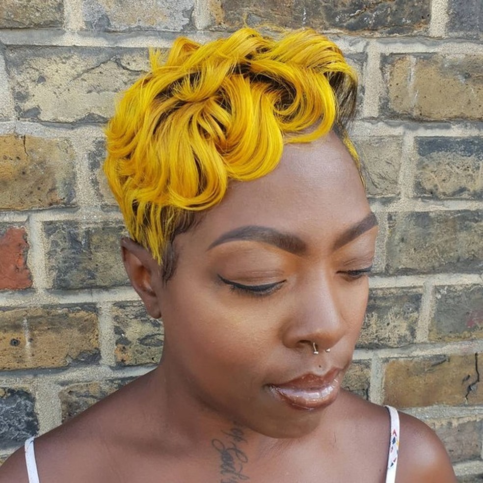 Cabelo amarelo mostarda (Foto: Reprodução Instagram ) — Foto: Glamour