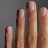 Glass nails: tudo sobre as "unhas de vidro", tendência de manicure para 2026 - @matejanova