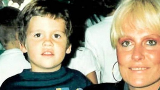 Ana Maria Braga abre álbum com fotos antigas para celebrar aniversário de 40 anos do filho