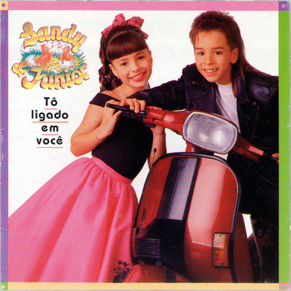 Tô Ligado em Você é o 3º álbum de estúdio da dupla Sandy & Junior, lançado em 1993 (Foto: Reprodução) — Foto: Glamour