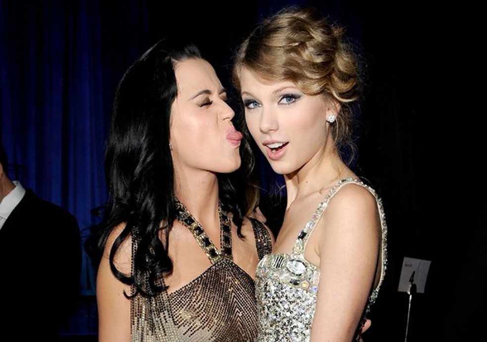 Katy e Taylor antes dos desentendimentos, em 2010 (Foto: Getty Images) — Foto: Glamour