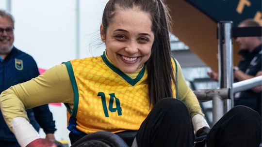 Tetraplégica após queda, atleta recupera funções com tratamento experimental brasileiro