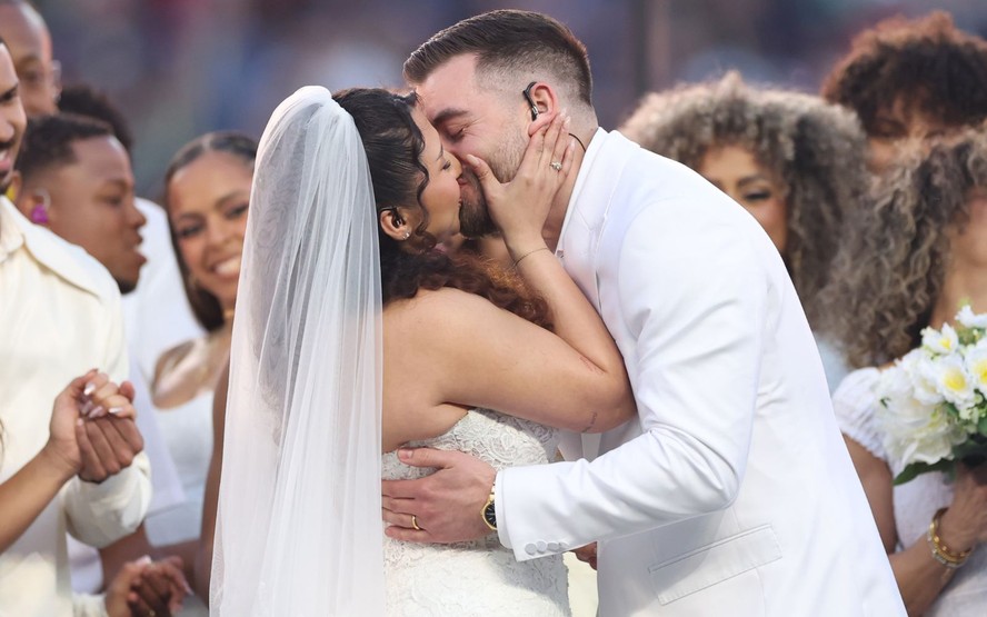 Cerimônia de casamento durante show do Bad Bunny no Super Bowl foi real
