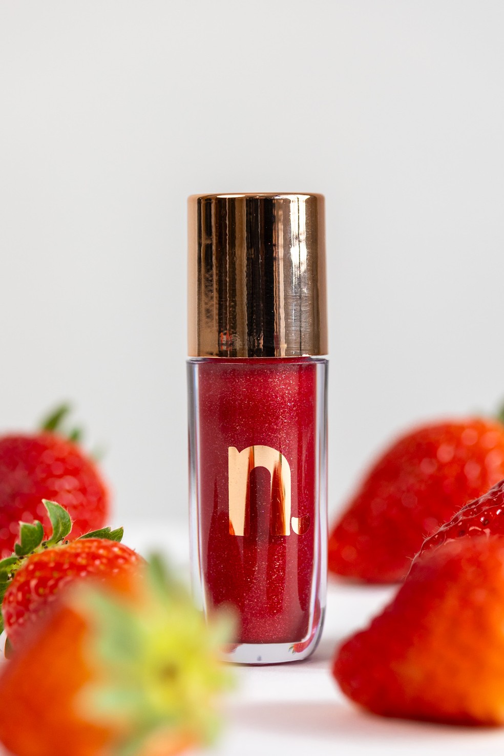 Gloss Morango do Amor, da Nina Makeup (R$ 59,90) — Foto: Divulgação