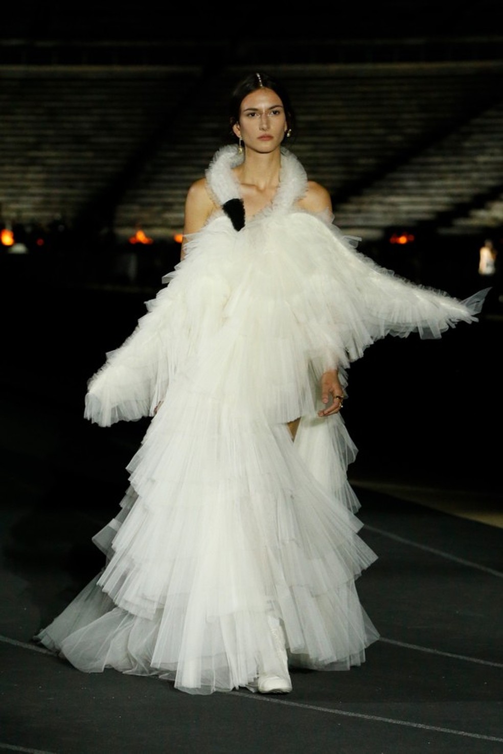 Vestido de cisne apresentado no Cruise 2022 da Dior (Foto: Divulgação / Dior) — Foto: Glamour