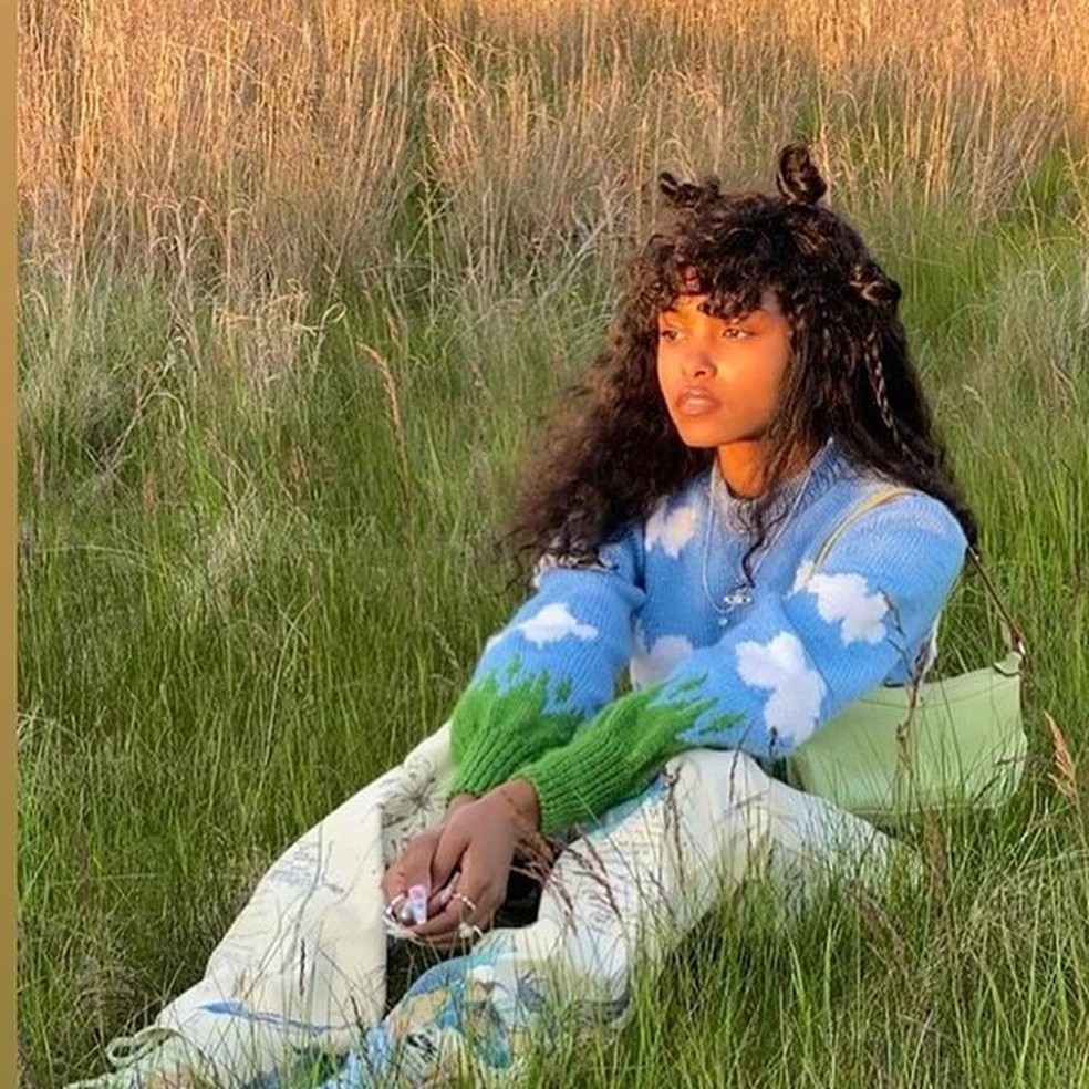 Cloud Sweater - Lirika Matoshi (Foto: Reprodução Instagram) — Foto: Glamour