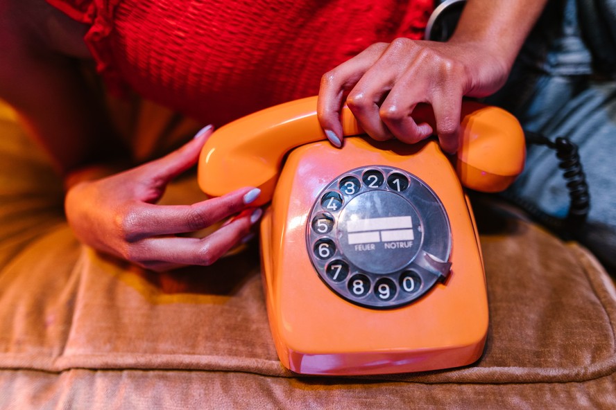 O telefone fixo virou objeto de desejo para quem ama decoração vintage ...