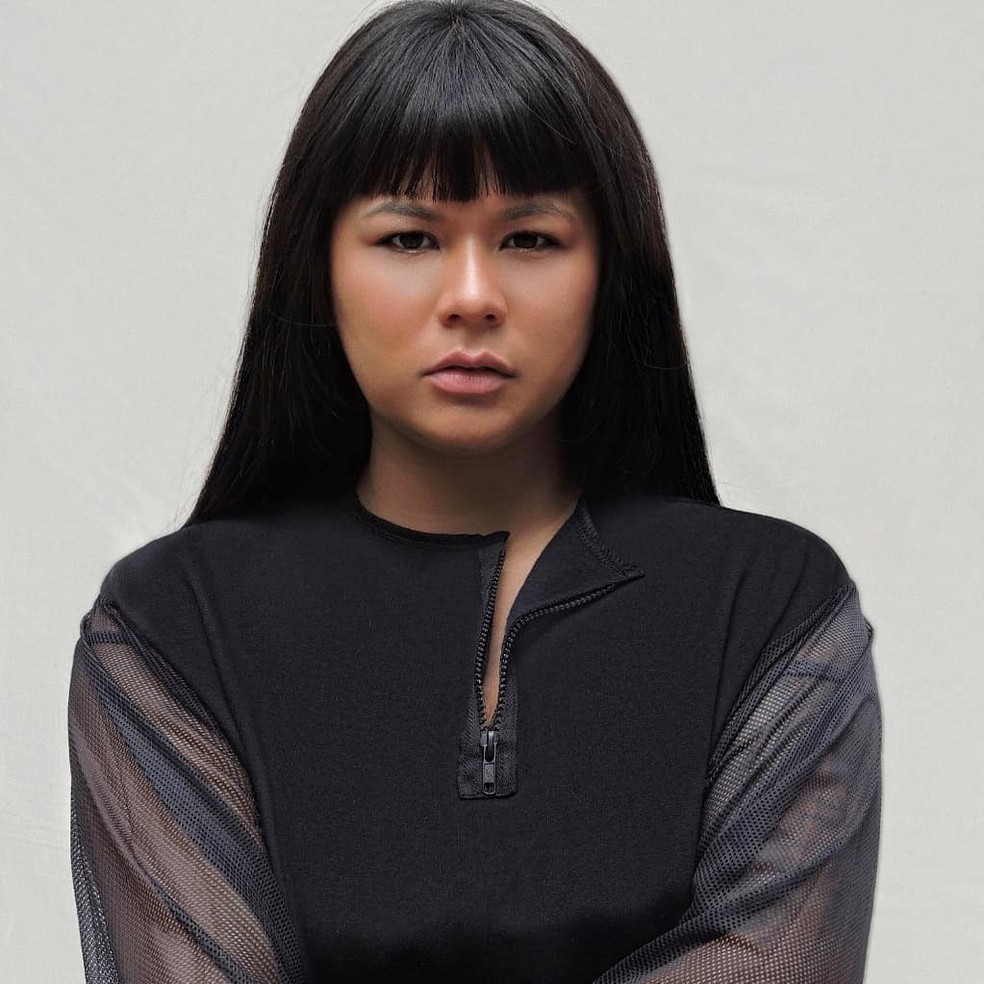 A atriz Eunice Baia usa moletom NALIMO (Foto: Reprodução Instagram) — Foto: Glamour