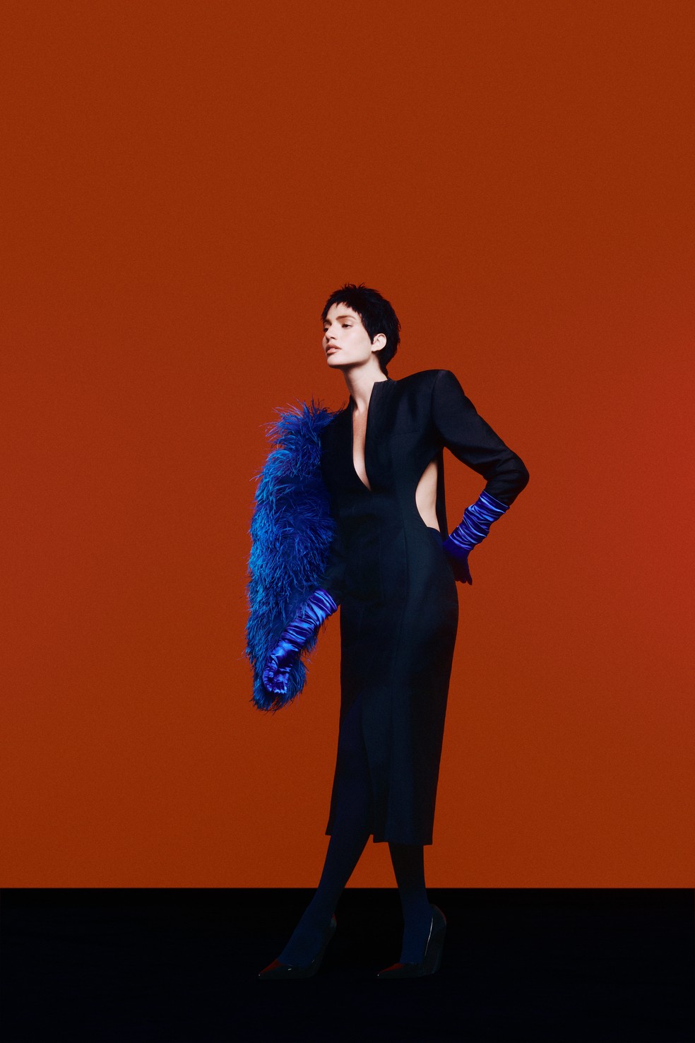 Estola e luva, ambas Frou Frou Vintage; vestido Normando — Foto: Foto Hudson Rennan