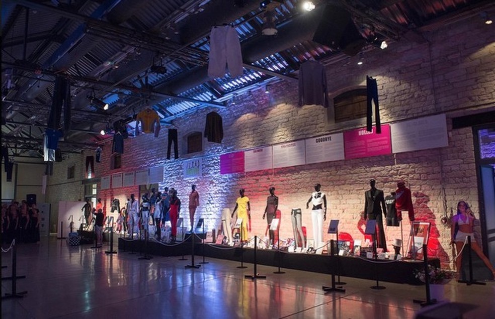 Spice Up: Exposição em Londres reúne looks usados pelas Spice Girls (Foto: Divulgação) — Foto: Glamour