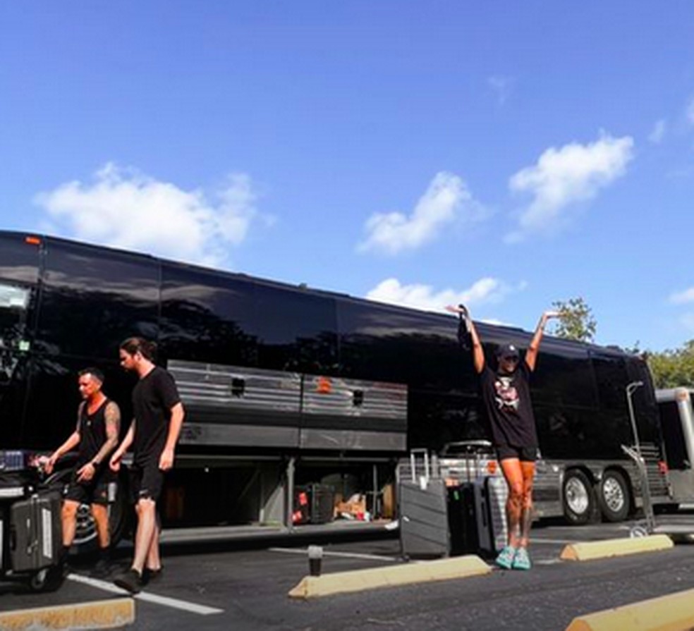 Pabllo Vittar mostra ônibus da turnê — Foto: Reprodução/Instagram
