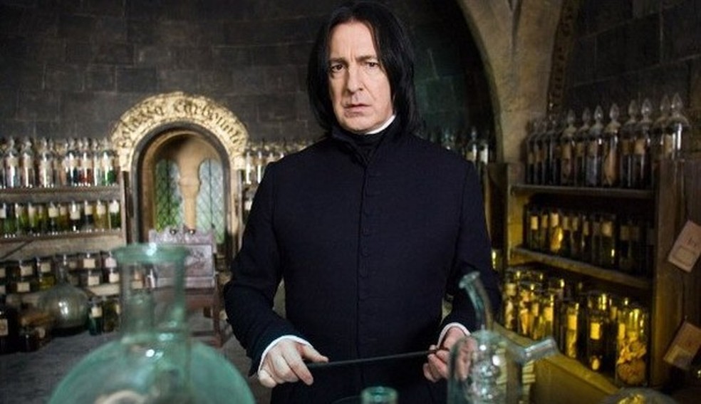 Alan Rickman no papel do Professor Snape (Foto: Divulgação/Warner) — Foto: Glamour