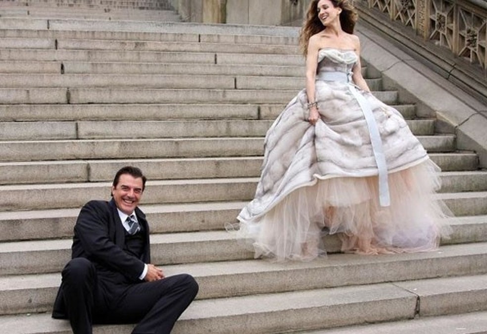 Noivado versus casamento: problemaço-aço, né Carrie e Mr. Big? (Foto: Reprodução) — Foto: Glamour