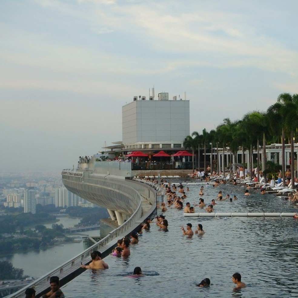 Piscina do hotel Marina Bay, em Singapura (Foto: Reprodução) — Foto: Glamour