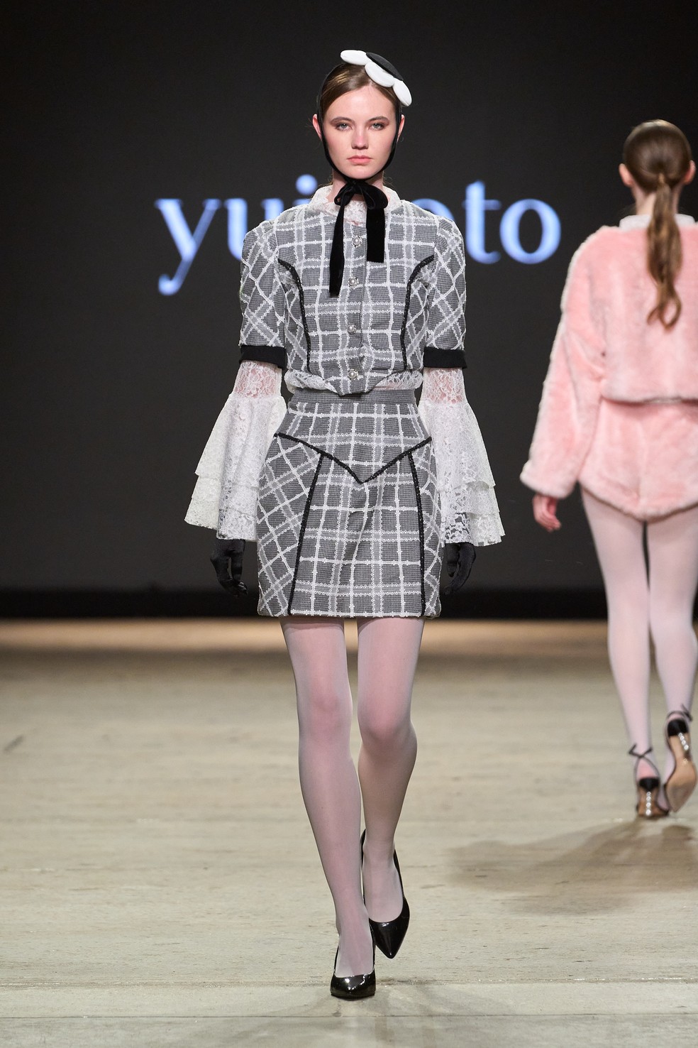 New York Fashion Week: laços são hit no street style — Foto: Launchmetrics Spotlight