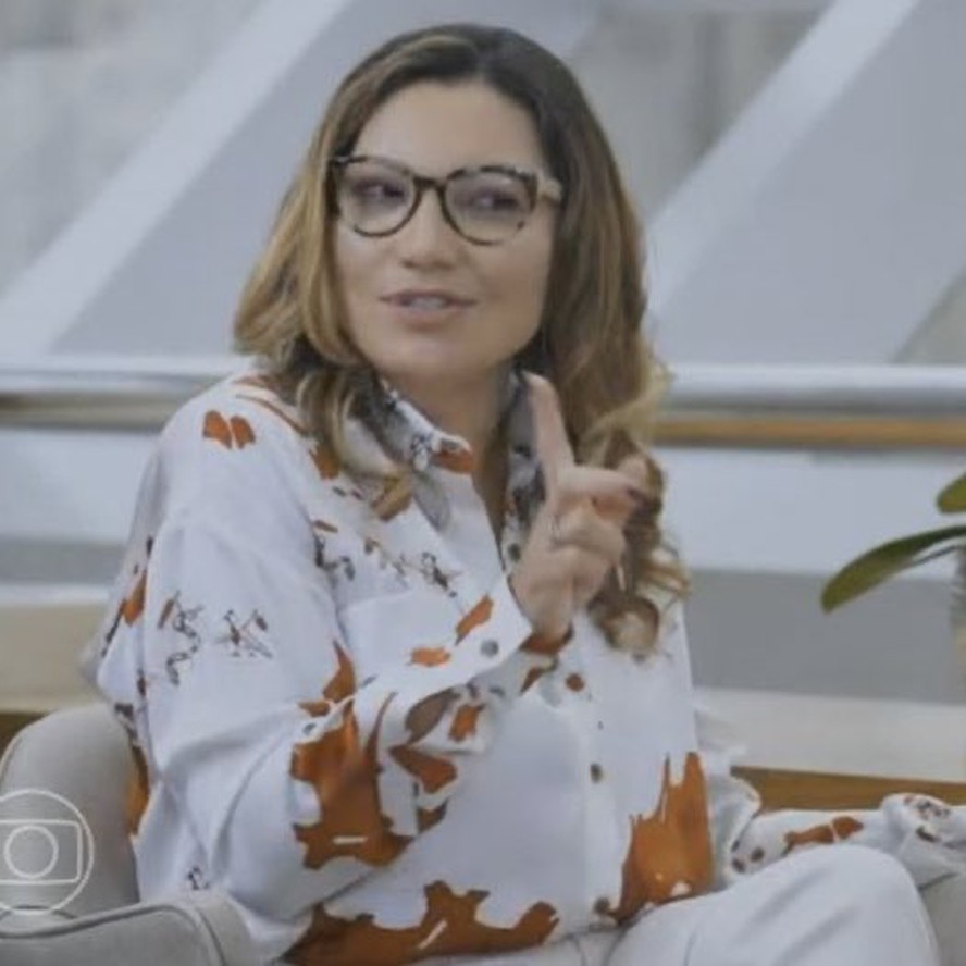 Camisa usada por Janja em entrevista esgota em site de estilista brasileiro