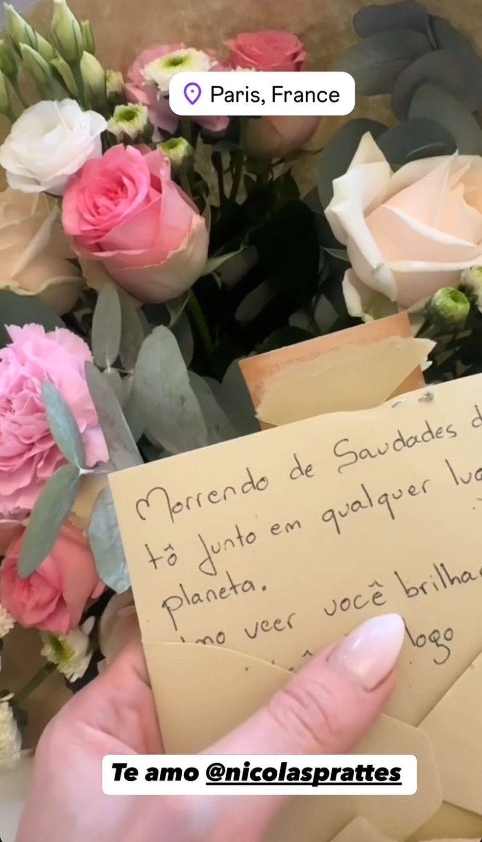 Sabrina Sato se derrete com presente romântico de Nicolas Prattes — Foto: Reprodução/Instagram