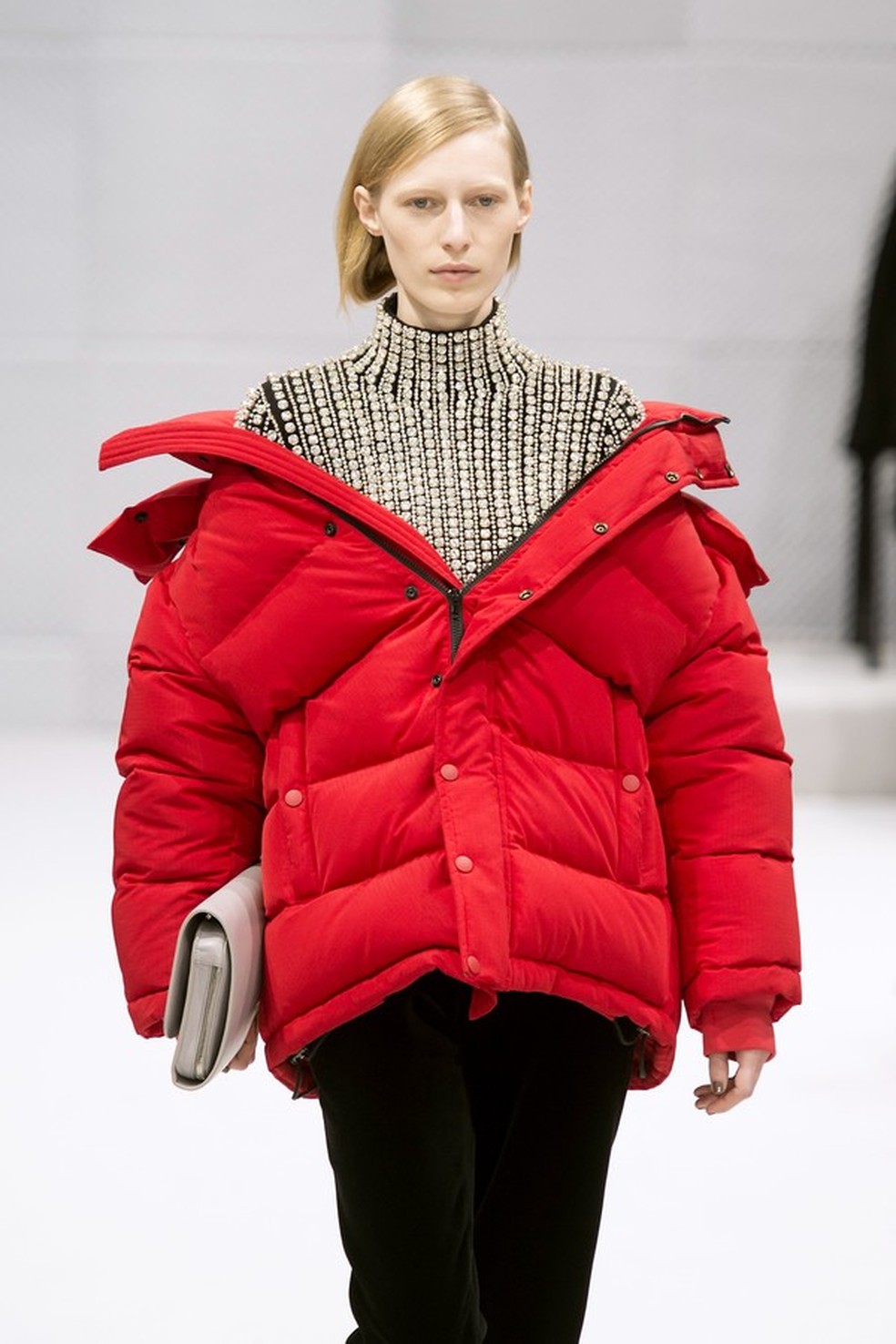 Aposta de inverno da Balenciaga para 2017 (Foto: Imaxtree) — Foto: Glamour