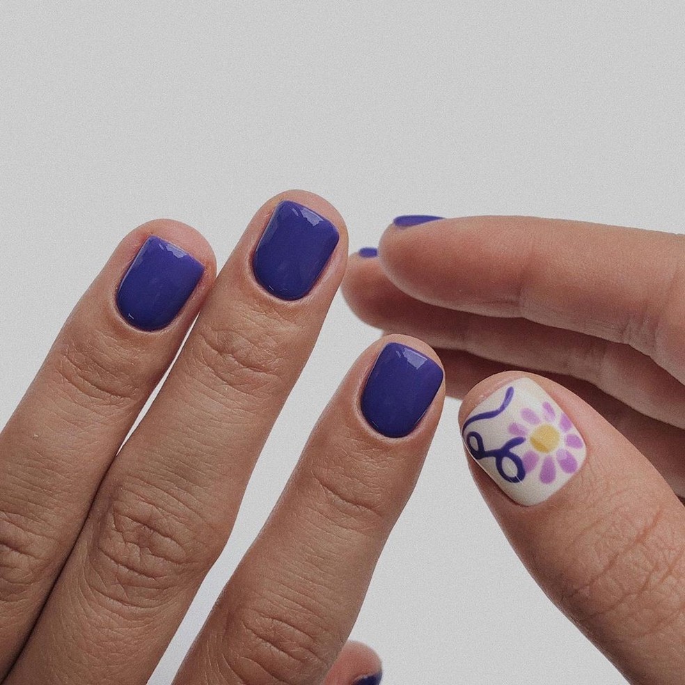 Unhas curtas (Foto: Reprodução / Instagram @solovely_nail_art) — Foto: Glamour