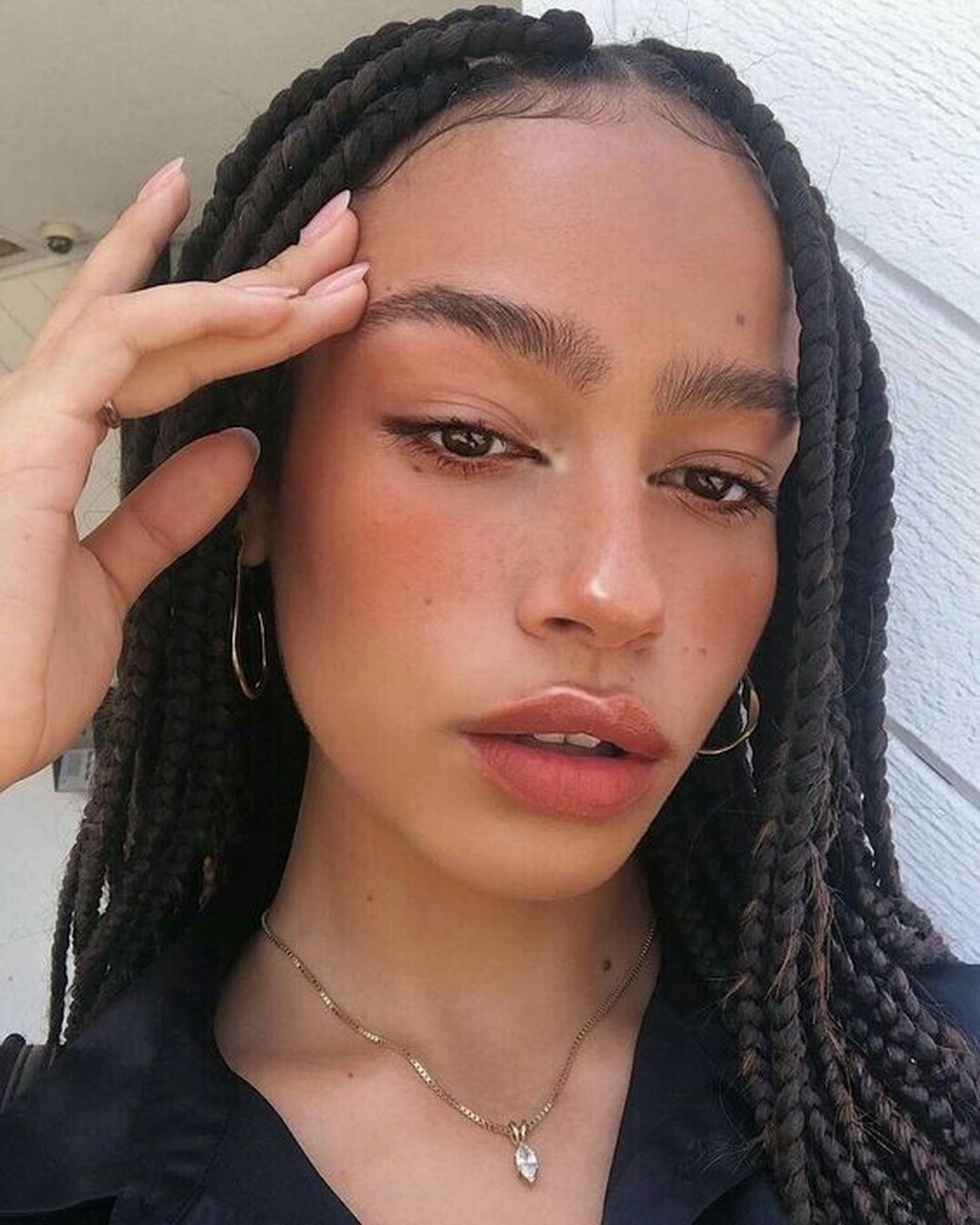 Blush cremoso com foco nas bochechas (Foto: Reprodução / Pinterest @thehappyhideout) — Foto: Glamour