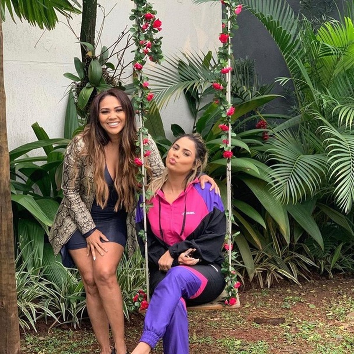 Lexa celebra aniversário da mãe e fãs se surpreendem: 'Parece irmã'