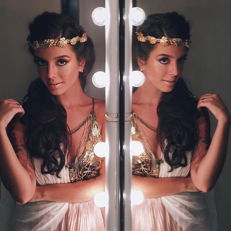 Giovanna Lancellotti usa fantasia grega para intepretar a personagem Milena na novela Sol Nascente (Foto: Reprodução Instagram) — Foto: Glamour