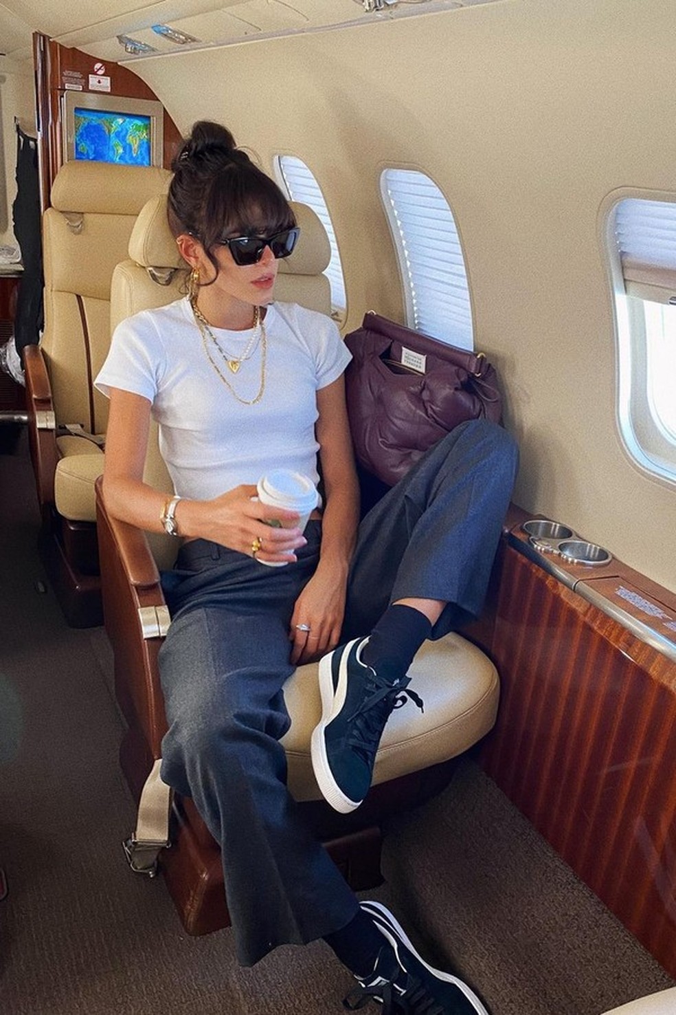 O truque de estilo que está conquistando as famosas é a mistura de colares (Foto: @brunamarquezine) — Foto: Glamour