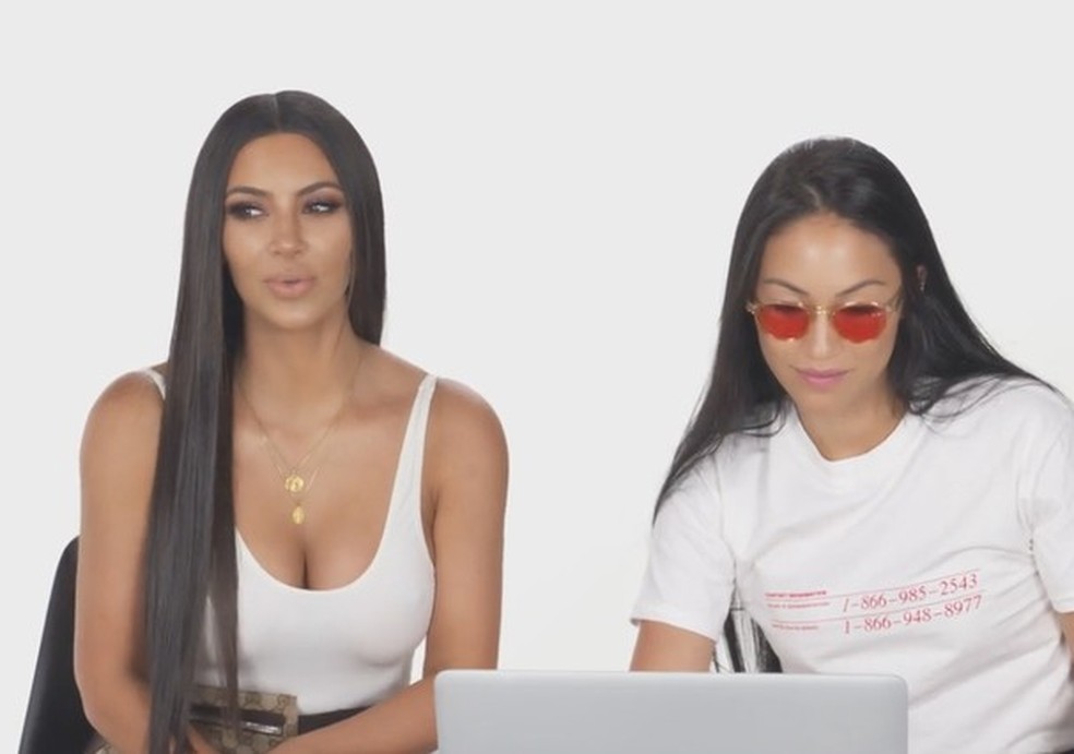 Kim Kardashian faz revelações ao lado da amiga e assistente Stephanie Sheperd (Foto: Reprodução) — Foto: Glamour