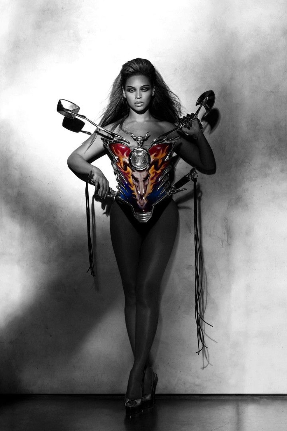 Beyonc impressiona com corset sob medida da Mugler relembre