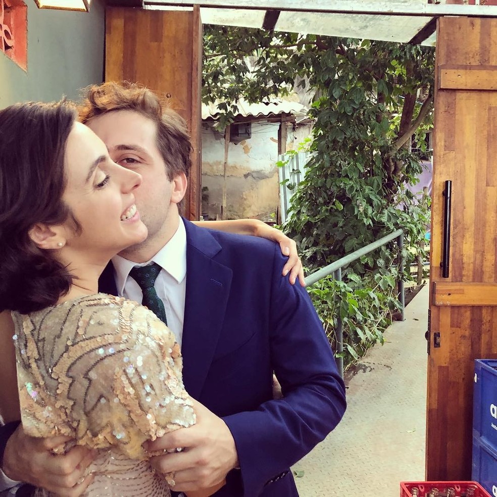 Gregório Duvivier anuncia casamento com Giovanna Nader