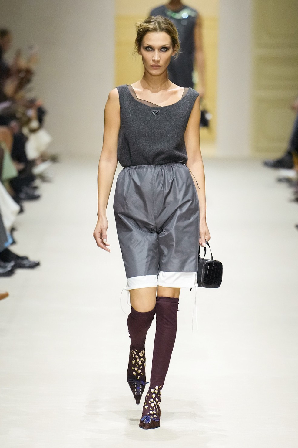 Bella Hadid - Prada Outono/Inverno 2026 — Foto: Launchmetrics Spotlight