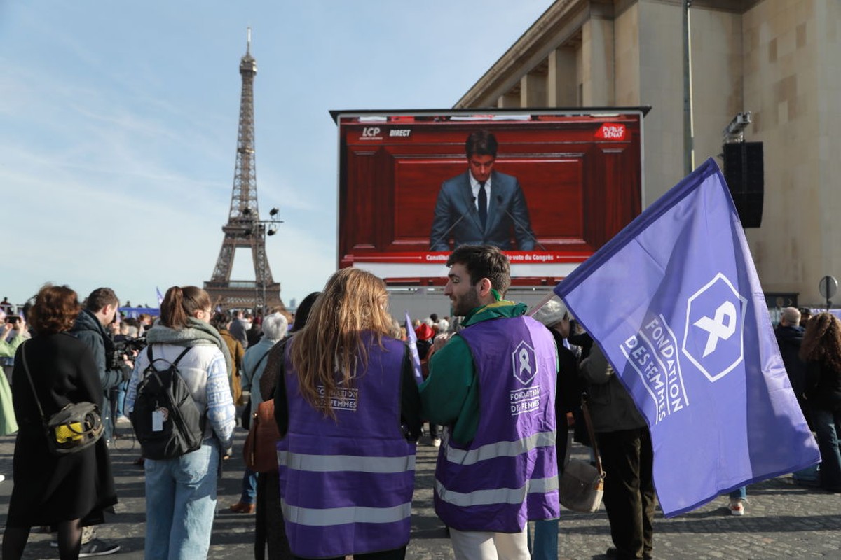 La France devient le premier pays au monde à garantir l’avortement dans sa constitution |  Politique et droits