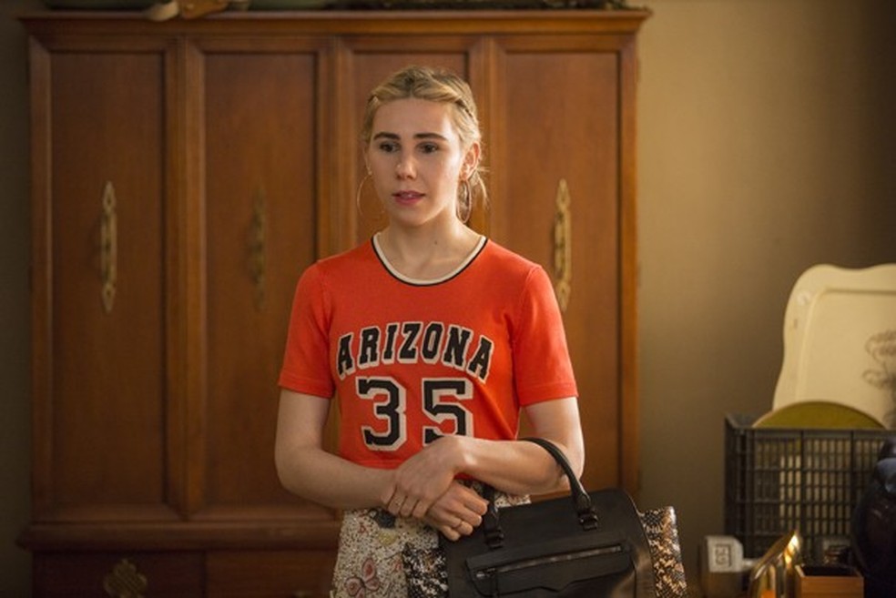 Shoshanna (Zosia Mamet) de "Girls" tem jeitão de hiperativa... (Foto: Divulgação) — Foto: Glamour