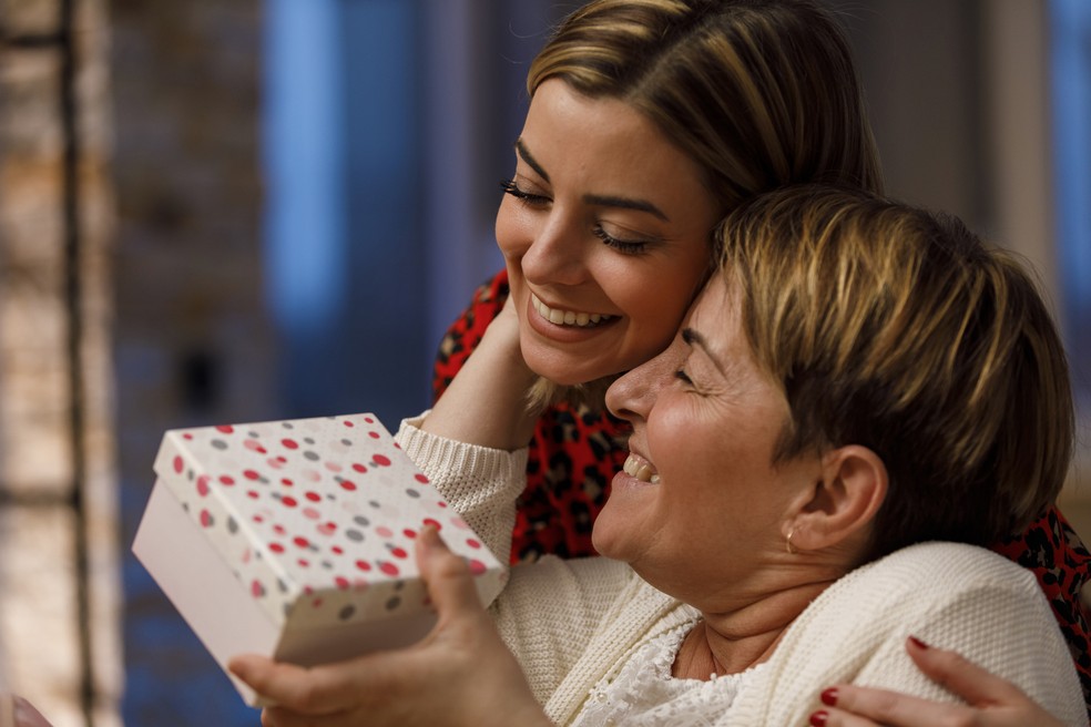 Dia das mães: saiba como escolher o presente da sua mãe com as dicas da numerologia — Foto: Getty Images