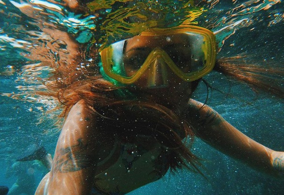 Cecilia Papi fazendo snorkel (Foto: Reprodução/ Instagram) — Foto: Glamour