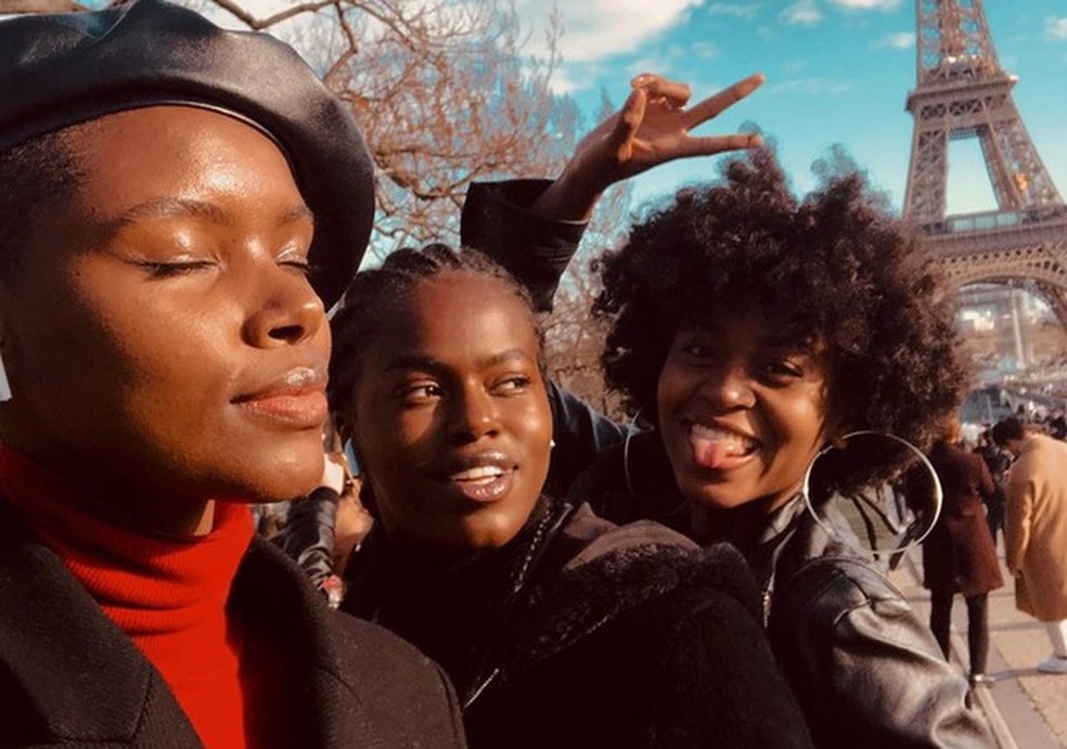 Natasha Soares, Camila Simões e Stefany Thomaz, as três modelos fazem parte do Pretos na Moda (Foto: Reprodução Instagram @camisimoes) — Foto: Glamour